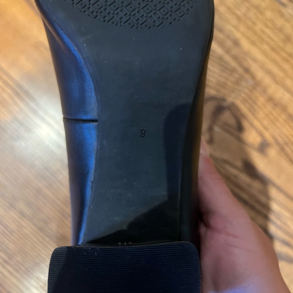 Tory Burch black leather pumps - Picture 3 of 3